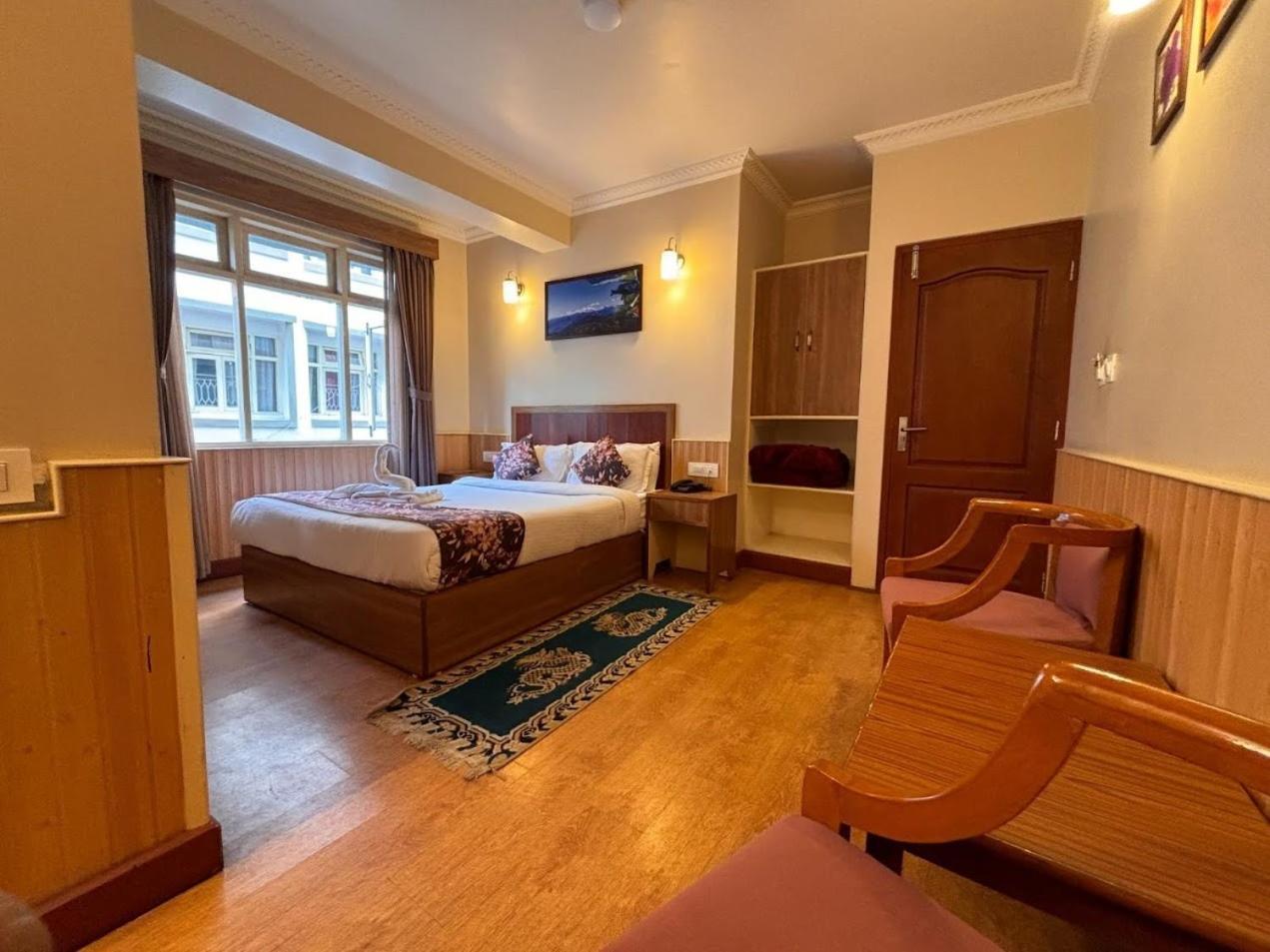 Serenity Taksa Palace Hotel Darjeeling  Exterior photo