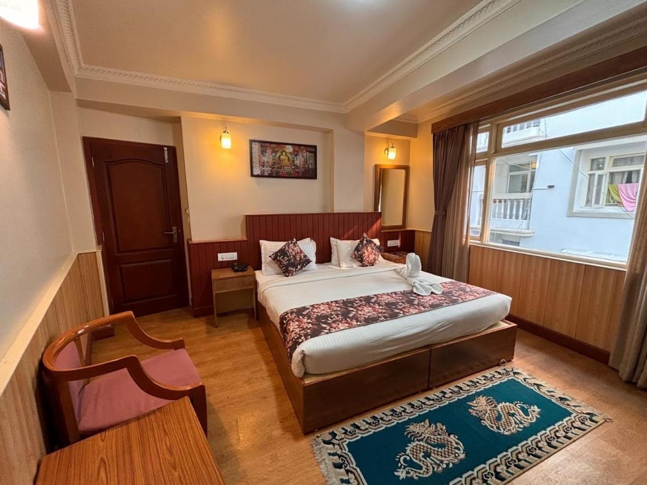 Serenity Taksa Palace Hotel Darjeeling  Exterior photo