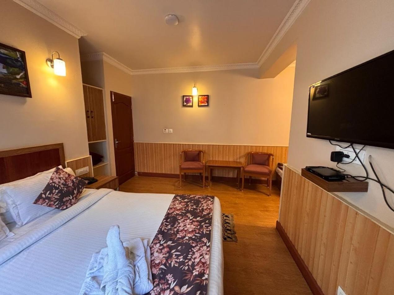 Serenity Taksa Palace Hotel Darjeeling  Exterior photo