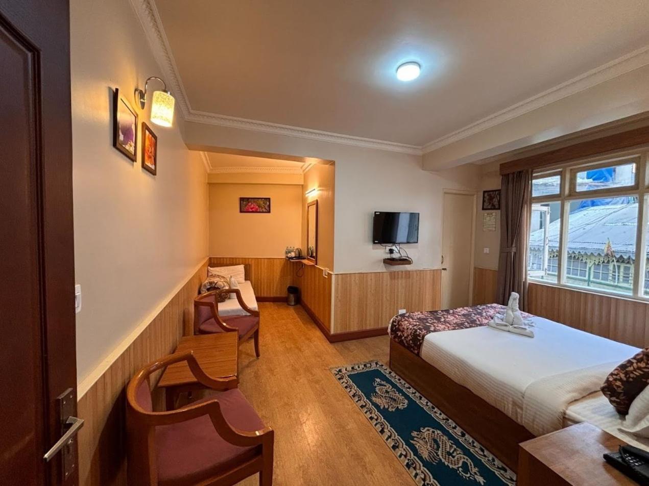 Serenity Taksa Palace Hotel Darjeeling  Exterior photo